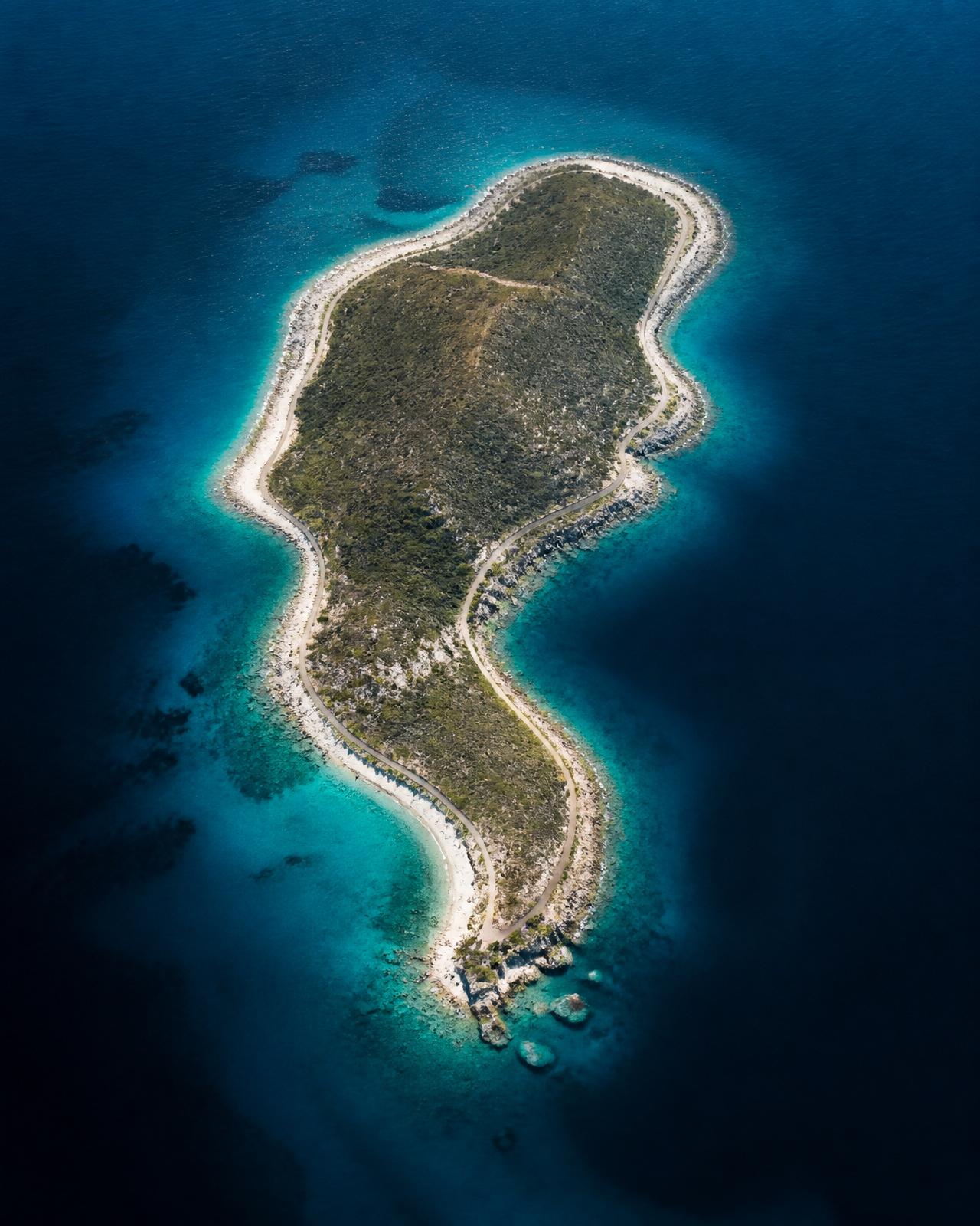 Island contour